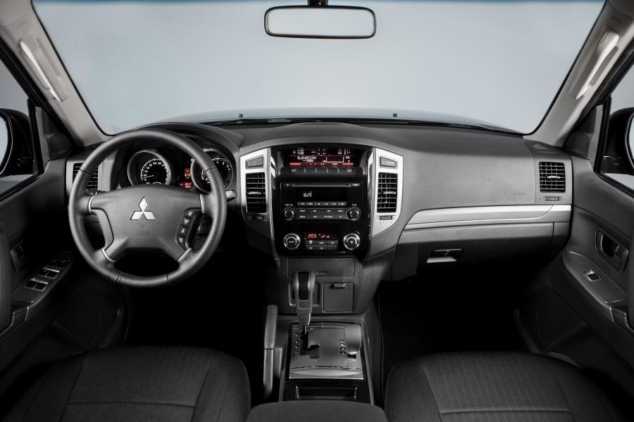 Торпедо Mitsubishi Pajero Van 2017 года  (фото 7 из 12)